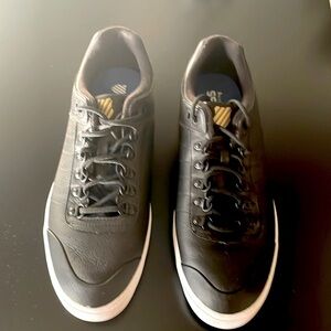 K-Swiss, size 10 Black/gold